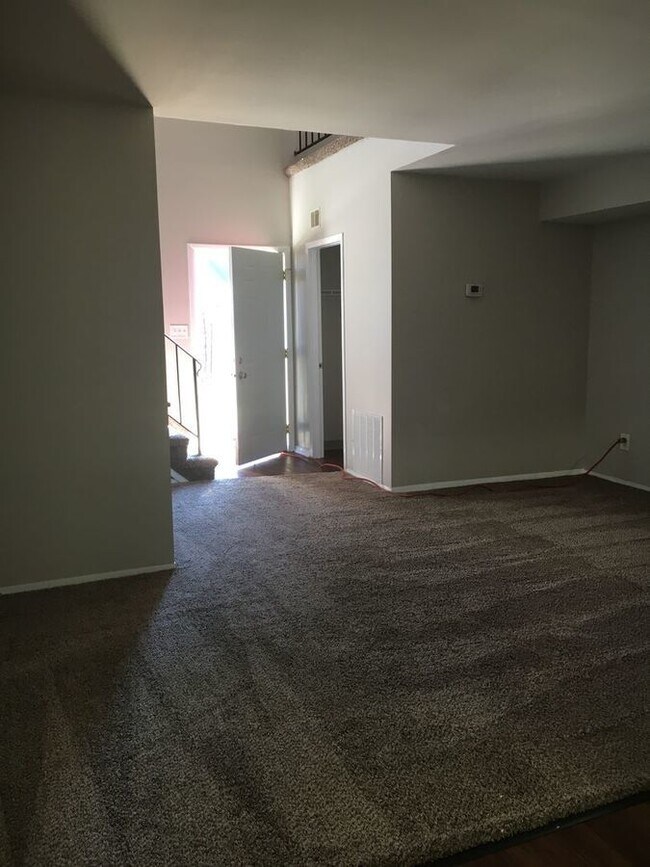 Building Photo - 1143 Abbey Ln