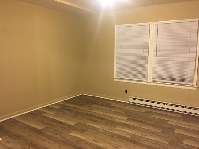 Building Photo - GREAT LOWER SOUTH HILL STUDIO , CLOSE TO HUCKLEBERRY MARKET