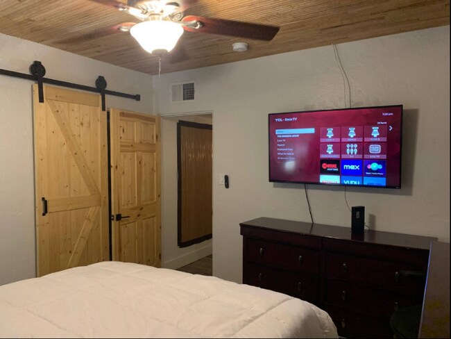 Foto del edificio - 1720 N Whittier Dr