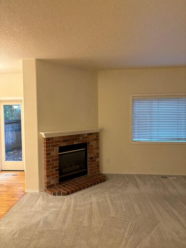 Foto del edificio - $500 off first full month!! Great Row Hous...