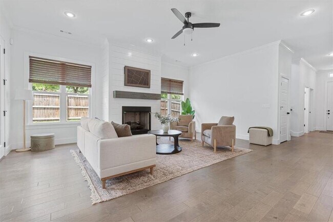 Foto del edificio - 2195 N Woodlark Ln