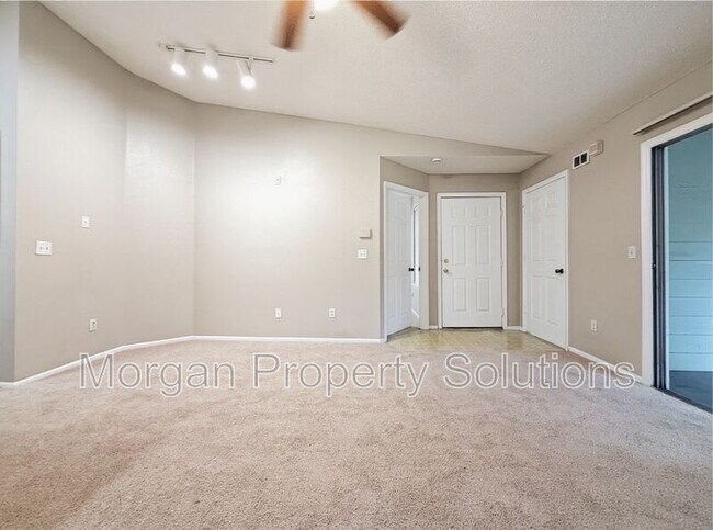 Foto del edificio - 5112 Park Central Dr