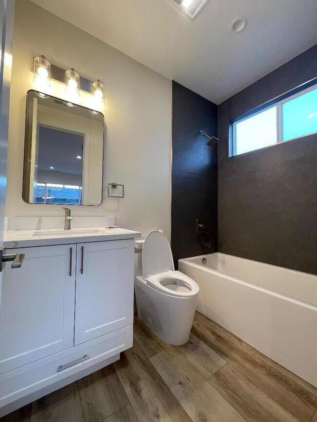 Building Photo - 2563 Briarwood Dr
