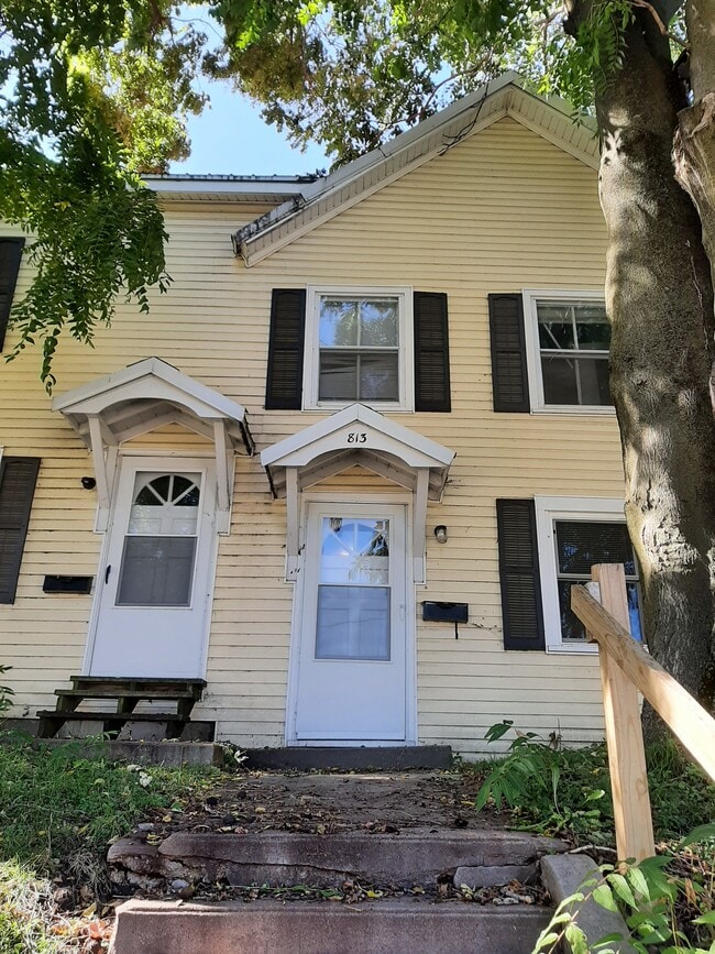 Building Photo - 813 S 9th St