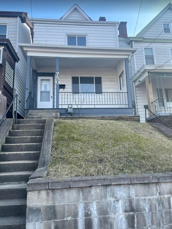 Primary Photo - 750 Lillian St