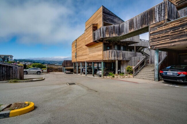 Steps to Beach from outside your Door! - 125 Surf Way