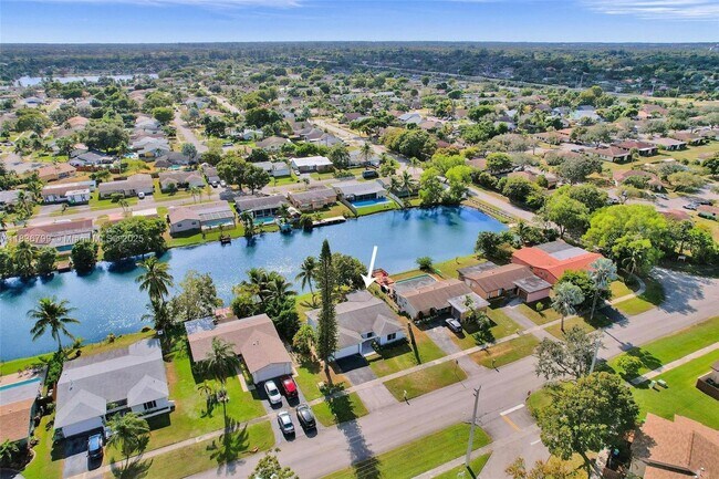 Building Photo - 10850 NW 29th Manor