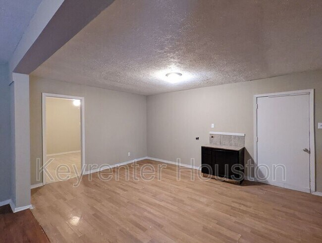 Foto del edificio - 2016 Creston Dr