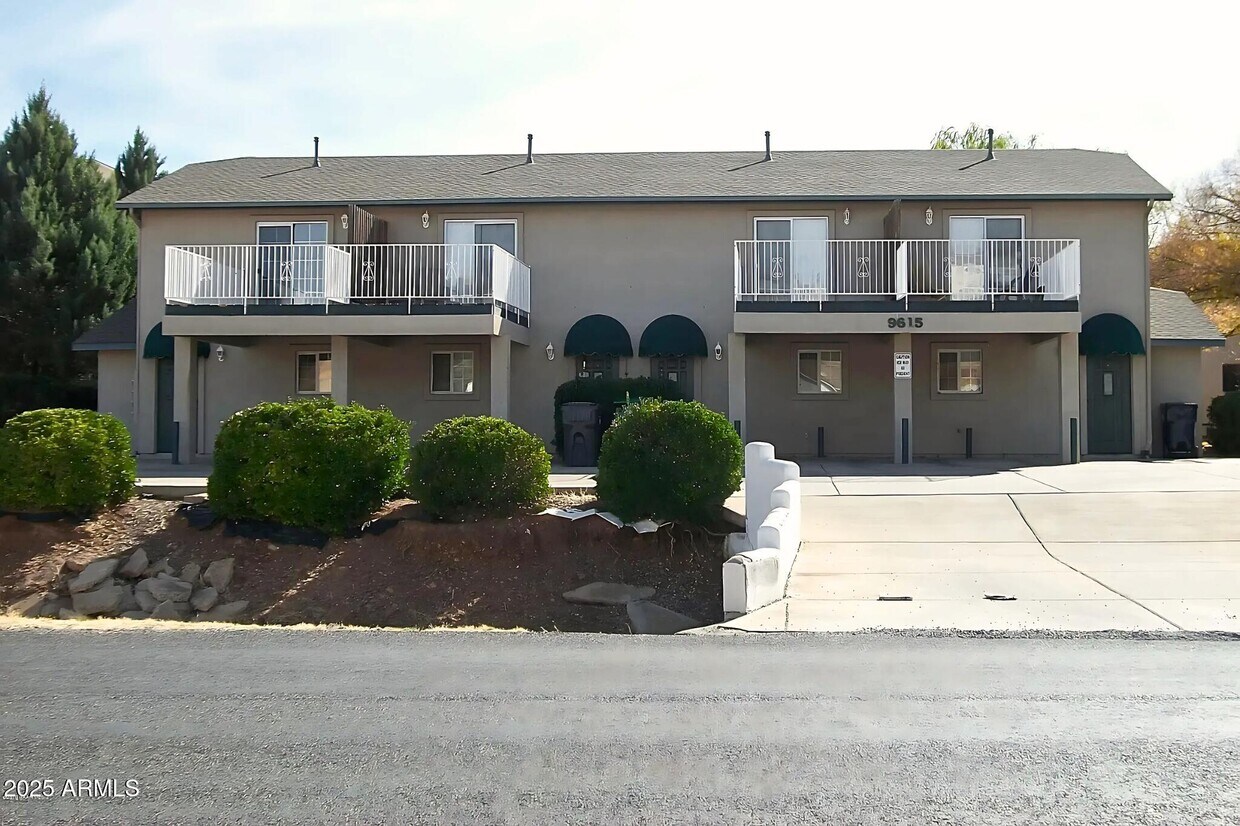 Foto principal - 9615 E Lakeshore Dr