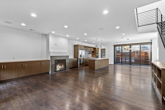 Foto del edificio - 203 S Marion St Pkwy