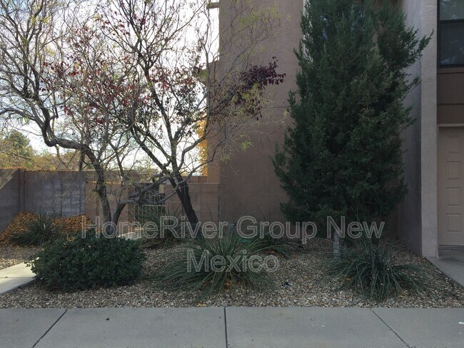 Foto del edificio - 6115 Eubank Blvd NE