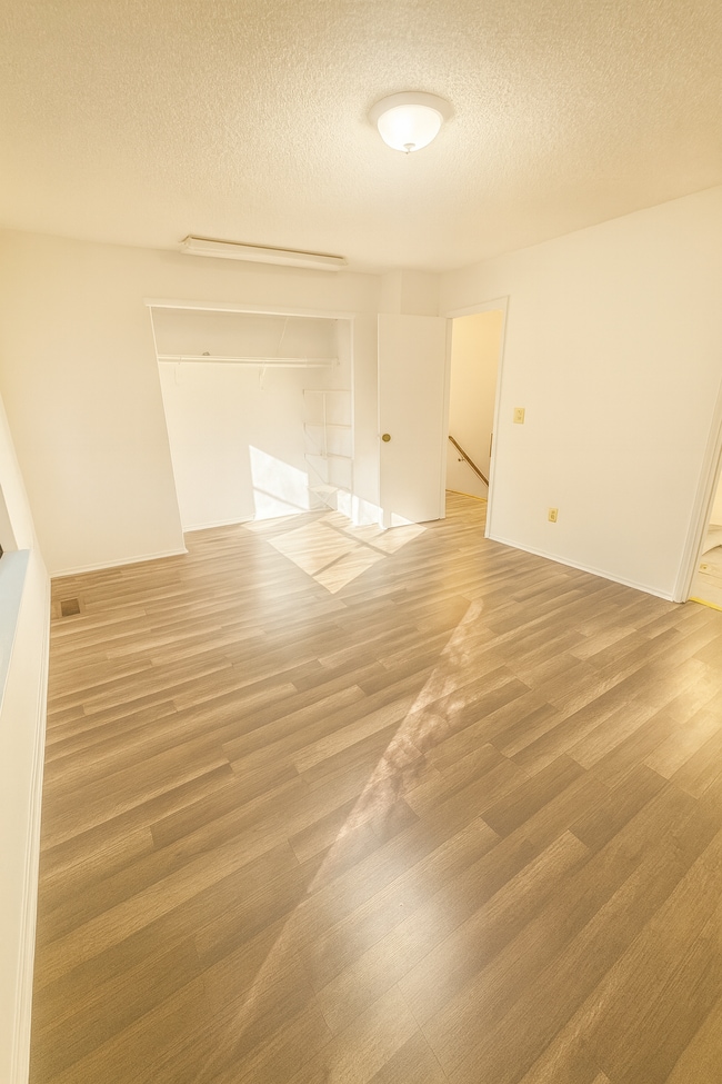 Building Photo - 2 Cheshire Dr