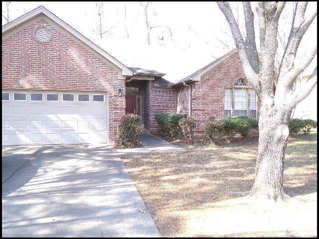 Building Photo - 303 Hidden Meadows Dr