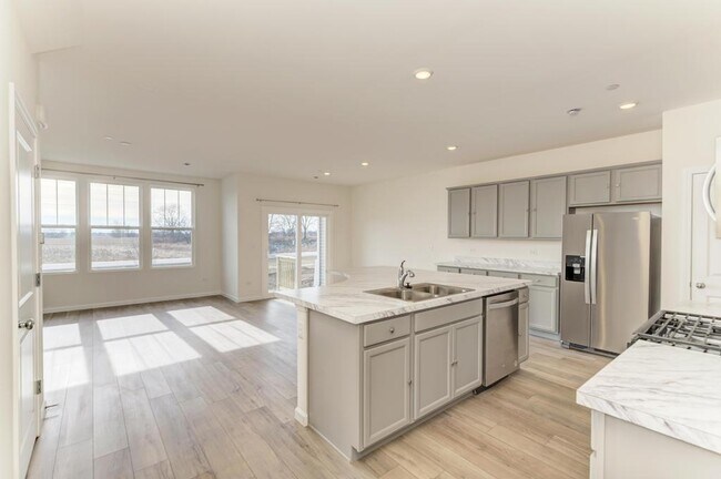 Foto del edificio - 5956 Hawkweed Dr