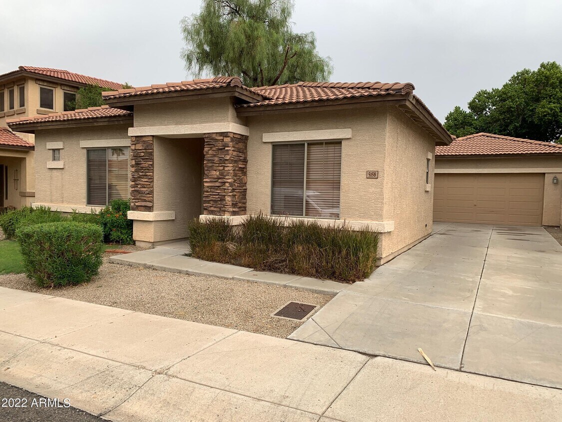 Foto principal - 5158 W Poinsettia Dr