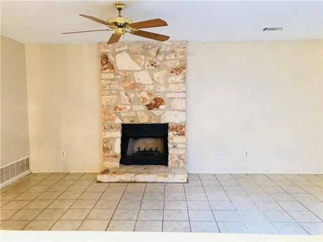 Building Photo - Charming Home Nestled in NW Austin!