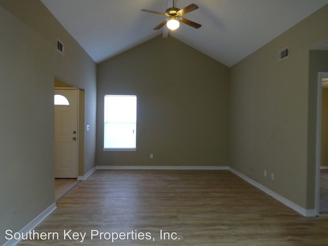Building Photo - 410 Apple Dr