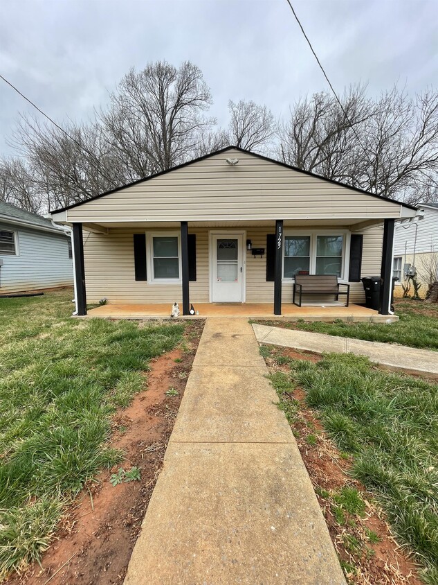 Foto principal - 1725 Otey St