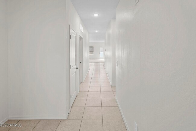 Building Photo - 9621 W Agora Ln