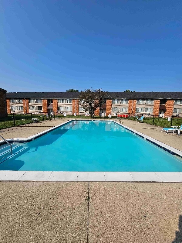 Foto del edificio - 1879 W 13 Mile Rd