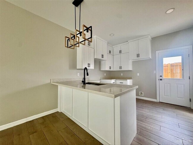 Building Photo - 11 E 13th St