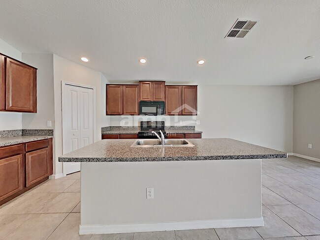 Building Photo - 10132 Carloway Hills Dr