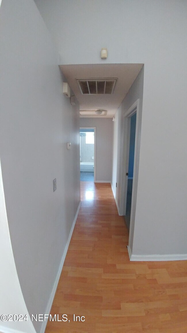 Foto del edificio - 9687 Hersham Ct