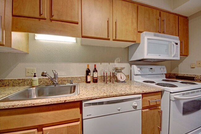 Building Photo - Kick a Chill in this 2 BR