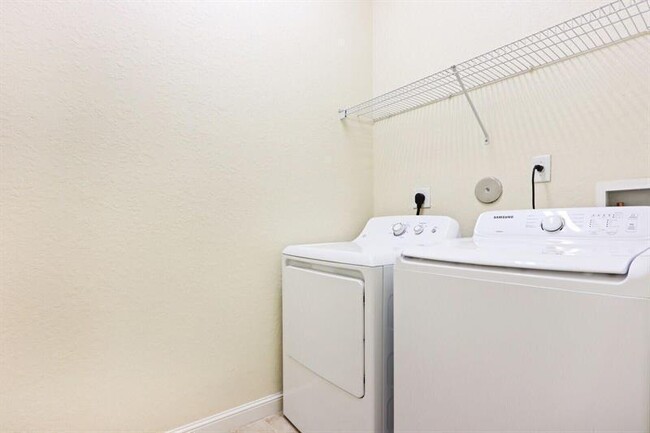 Foto del edificio - 750 Millbrae Ct