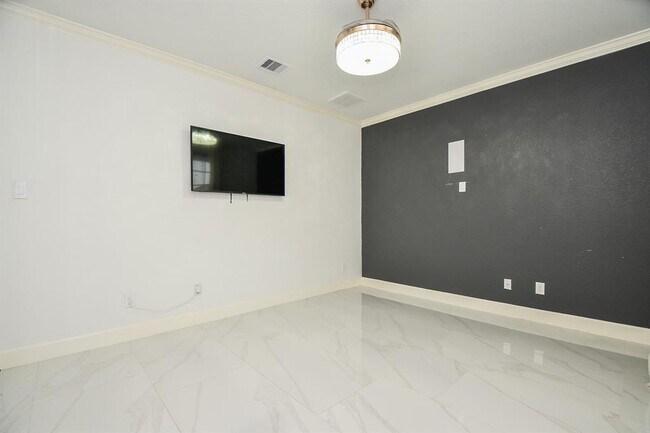 Building Photo - 8406 Winter Cres Dr