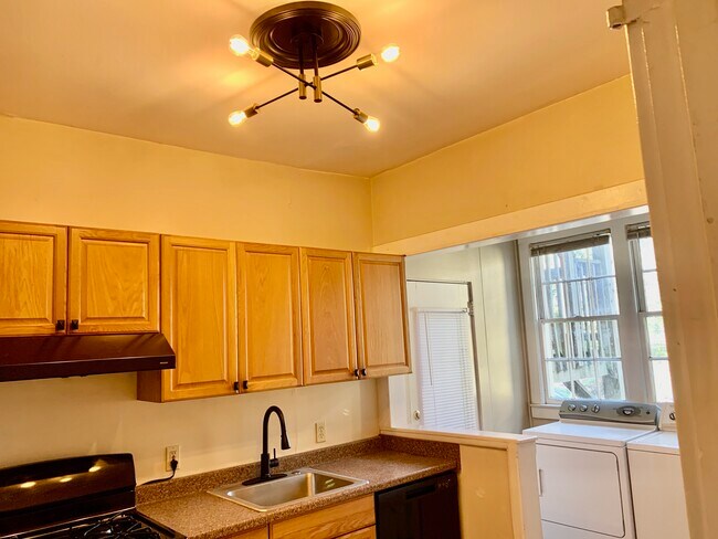 Cocina actualizada - 834 Briarcliff Rd NE