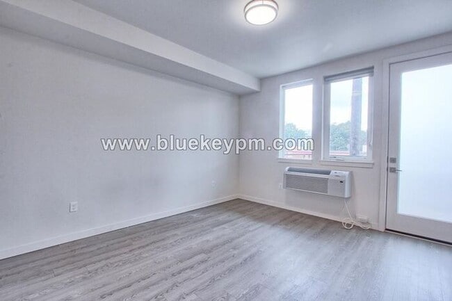 Building Photo - Studio Unit in Overlook Lofts Apartments o...