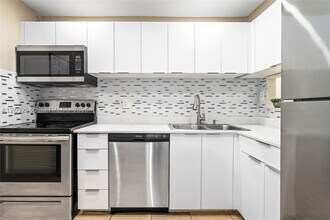 Building Photo - 3670 Inverrary Dr