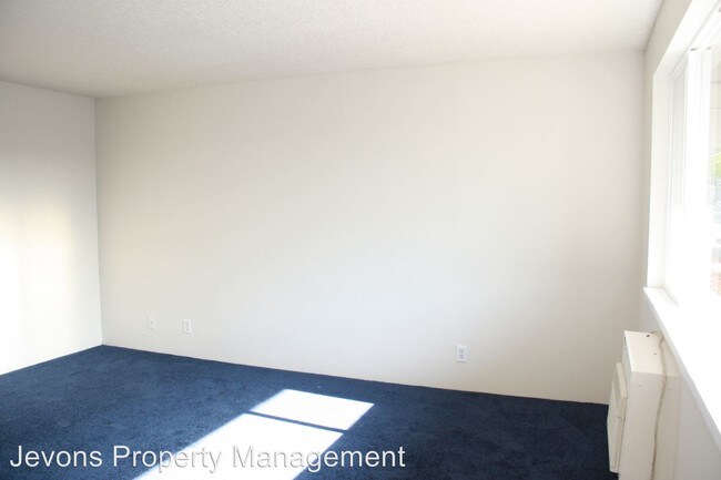 Building Photo - 1311 Cherry Ave