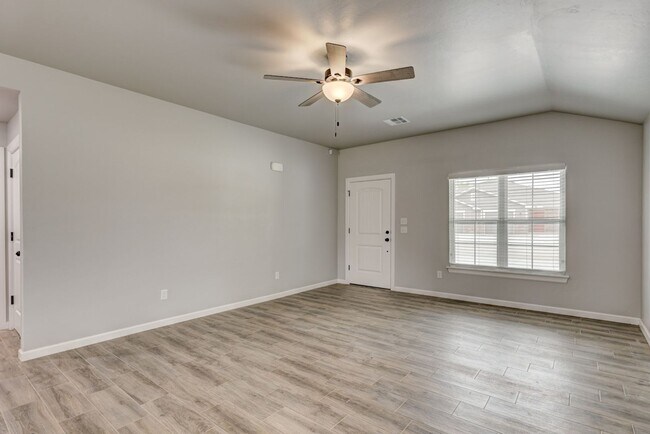 Building Photo - 710 League Cir