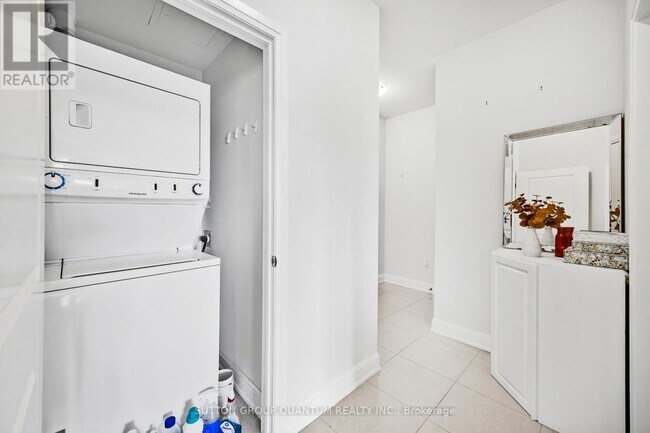 Building Photo - 275-275 Roxton Rd