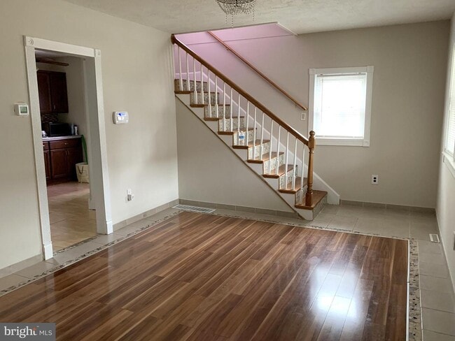 Building Photo - 38 Hazelhurst Ave