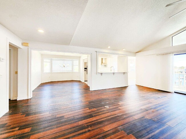 Foto del edificio - "3-Bed, 3-Bath Gem in New Port Richey with 2,233 Sq Ft of Living Space!"