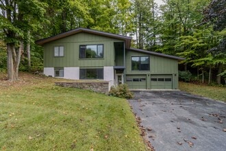 Building Photo - 2698 Shenandoah Dr