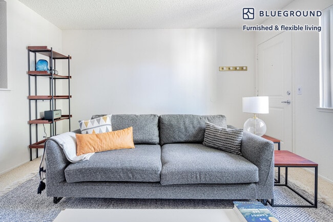 Building Photo - 555 El Camino Real