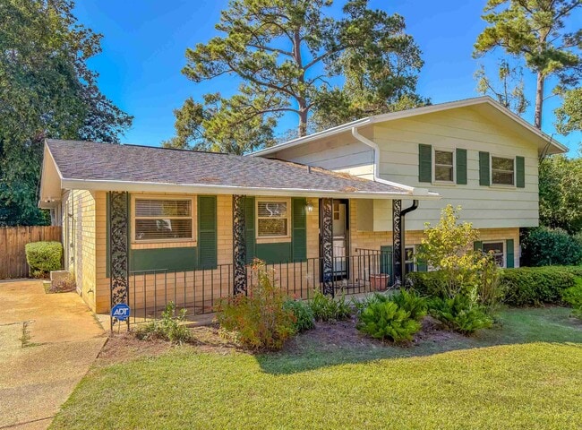 Building Photo - 810 Devon Dr