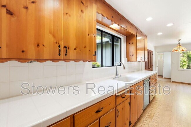 Foto del edificio - 10 Corte Del Rey