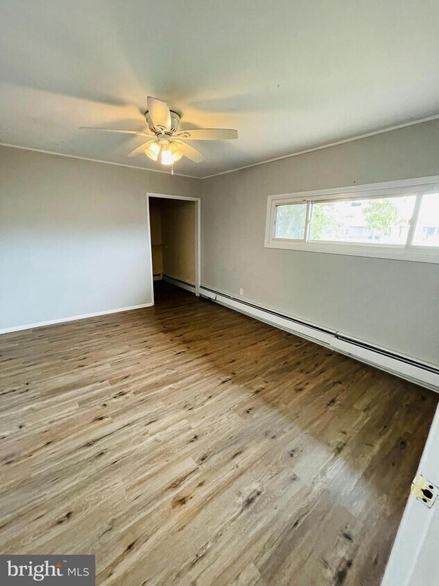 87 Lakeside Dr, Levittown, PA 19054 House Rental in Levittown, PA