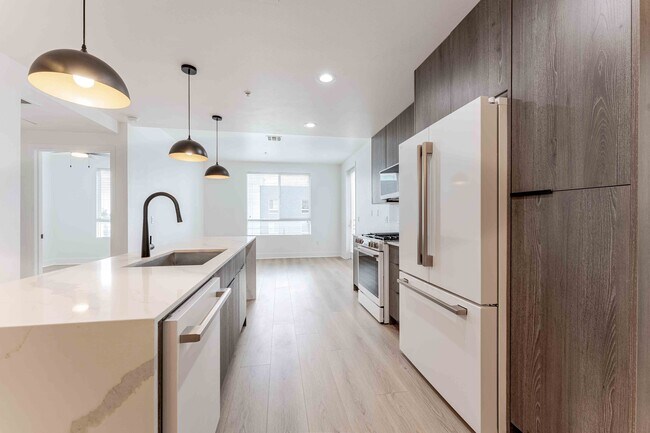 Building Photo - Ariva