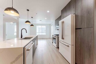 Building Photo - Ariva