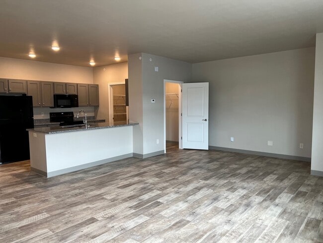 Las fotos son solo como referencia del acabado; consulte el plano para obtener detalles de distribución específicos. - Harbor Pointe