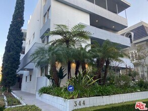Building Photo - 344 N Palm Dr