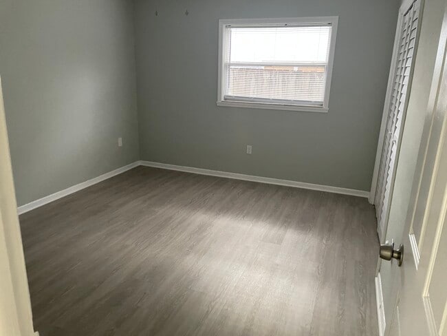 Building Photo - 1404 Spring Ln