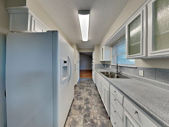 Building Photo - 3013 Esters Ct