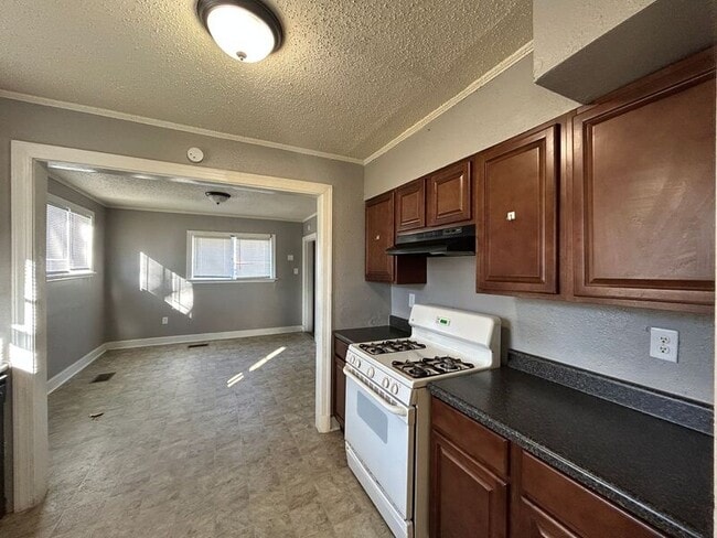 Building Photo - 2664 Kimball Ave